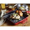 Żeliwna patelnia grillowa z uchwytami czarna 28 x 28 cm